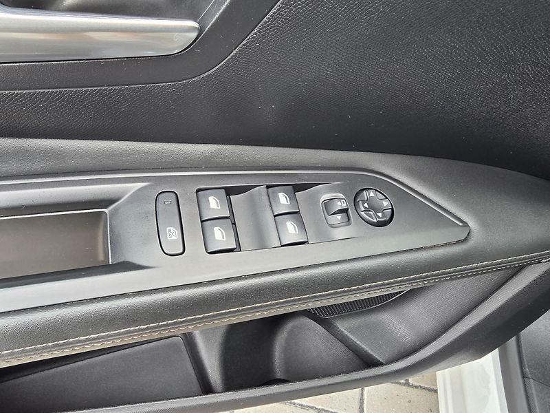Peugeot 3008 (2021) 1.5HDi 96kW ALLURE ČR NOVÉ - fotka 14 z 18