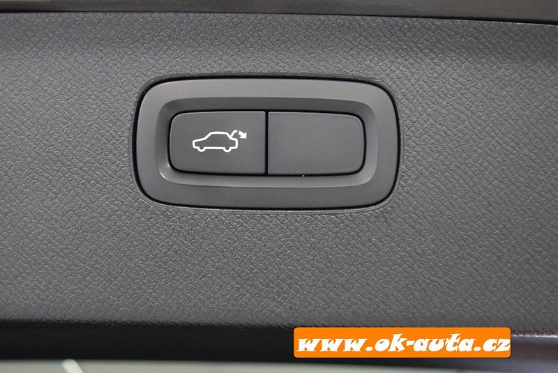 Volvo XC90 2.0 B5 AWD 7 MÍST KAMERA 360°  - fotka 33 z 71