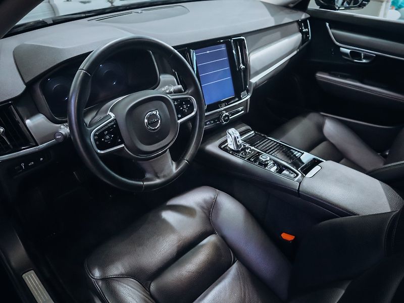 Volvo V90 2.0 T8 AWD Momentum - EL SPZ - fotka 15 z 24