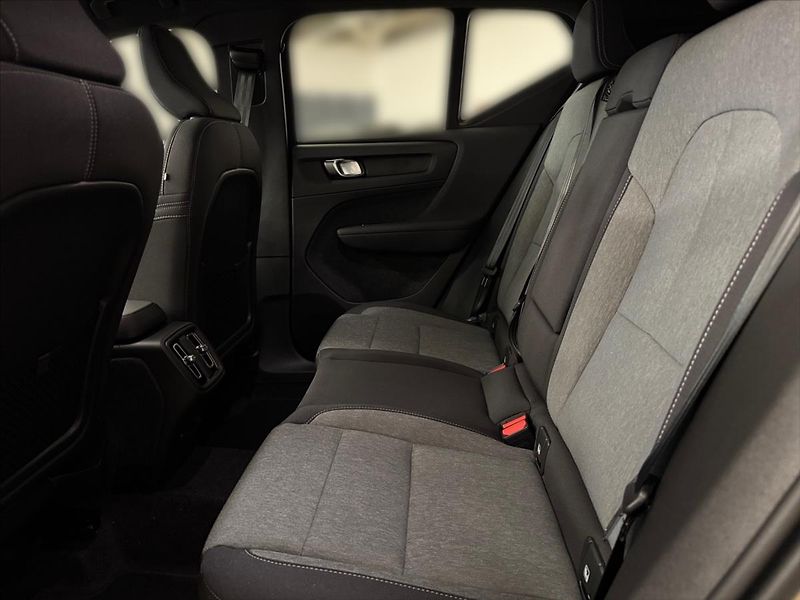 Volvo XC40 (2026) 2,0  B3 Plus Dark 1975 - fotka 11 z 15