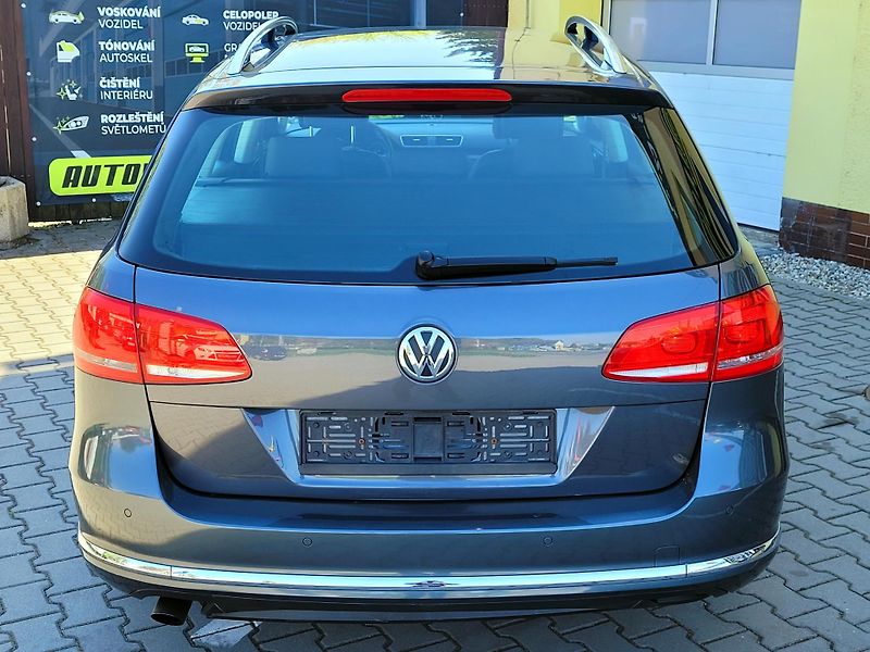 Volkswagen Passat TSi HIGHLINE,málo najeto  - fotka 13 z 51