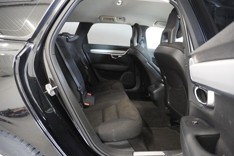 Volvo V90 2.0 D4 MOMENTUM AUTOMAT 8st. - fotka 26 z 31