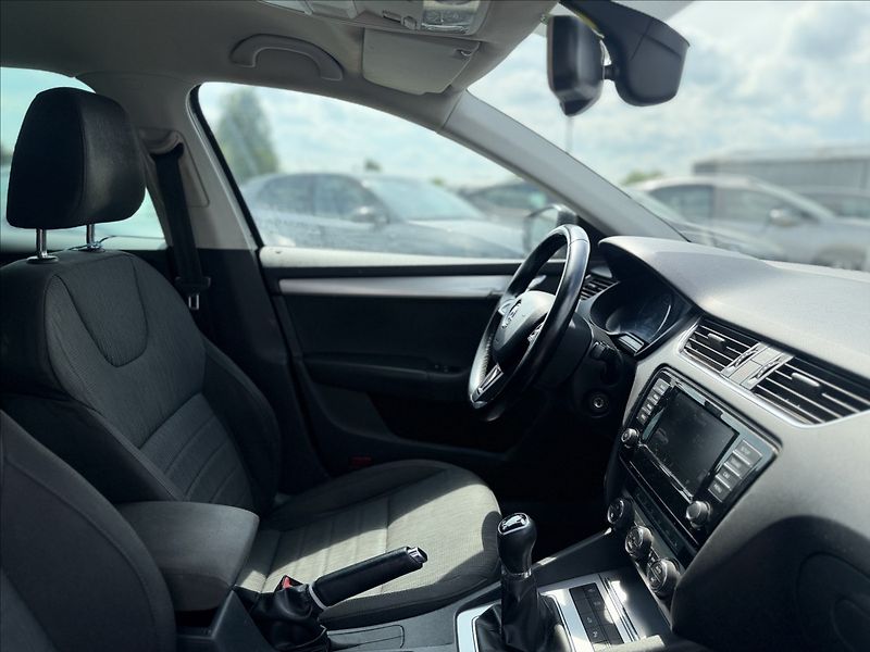 Škoda Octavia 2,0 TDI 4X4 TAŽNÉ 2T - fotka 23 z 24