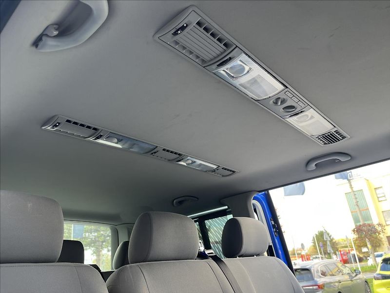 Volkswagen Caravelle 2,5 TDI - fotka 19 z 29