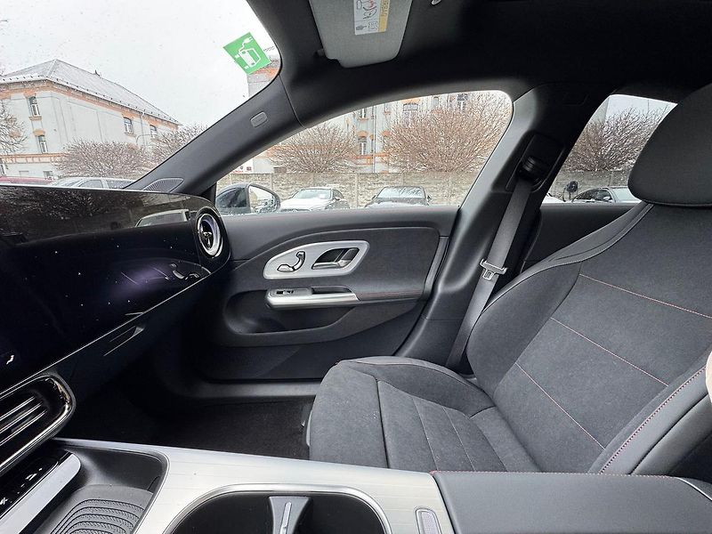 Mercedes-Benz CLA 250+ EQ demo - fotka 13 z 22