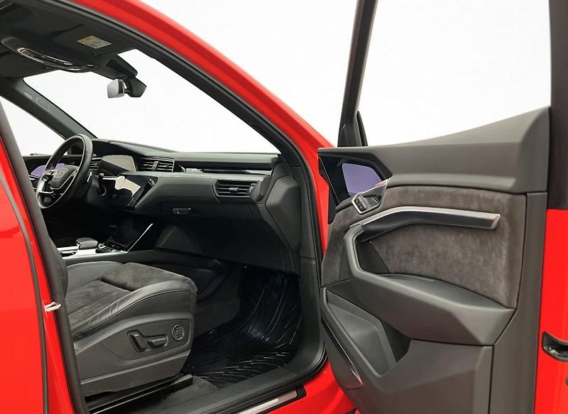 Audi e-tron 55 Quattro 360kam Tažné Pano - fotka 19 z 31