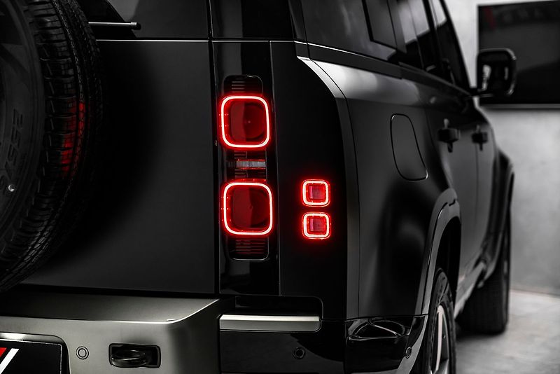Land Rover Defender SE X-Dynamic,V6 D200, Meridian - fotka 10 z 21