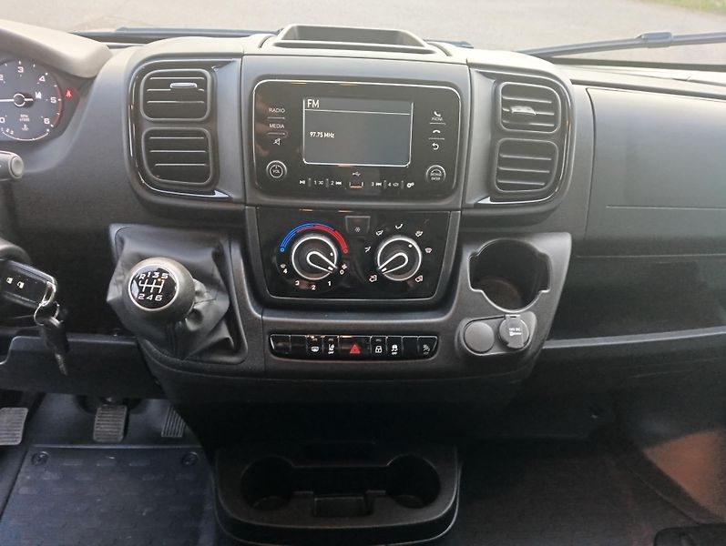 Peugeot Boxer (2026) DVOUKABINA 4350 L4 valník 180k - fotka 10 z 17