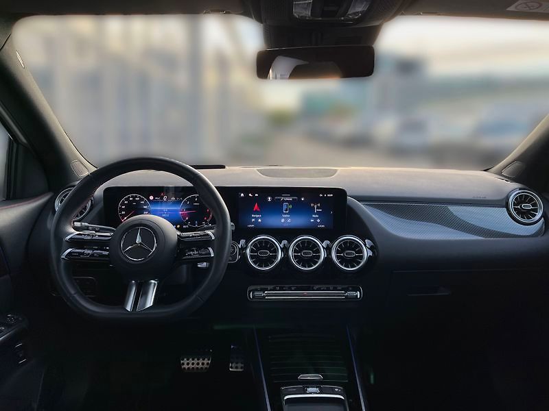 Mercedes-Benz GLA 220 d 4MATIC AMG Line - fotka 14 z 18