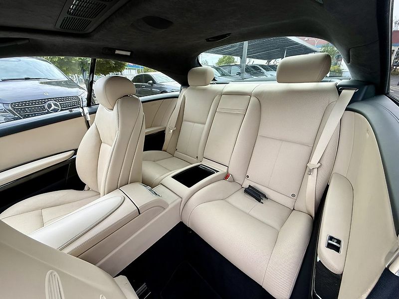 Mercedes-Benz CL (2010) 500 4MATIC - fotka 19 z 44