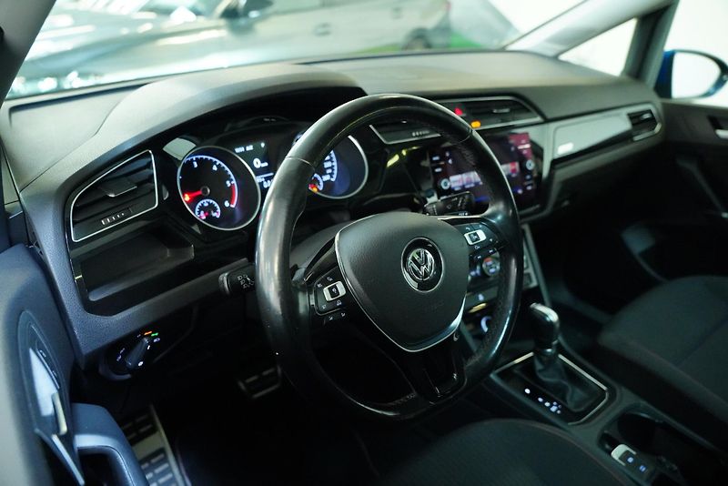 Volkswagen Touran - fotka 15 z 29