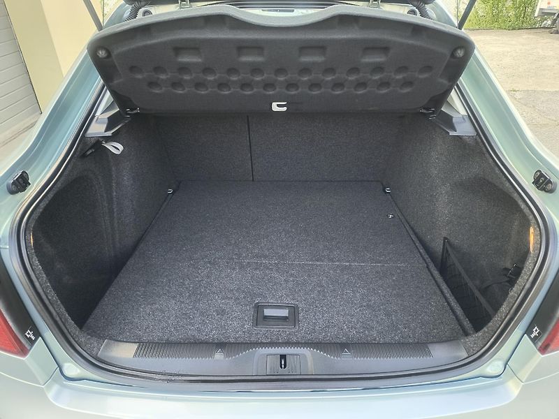 Škoda Octavia (2009) 1.6 MPi 75KW/AC/PC/PDC/TAŽNÉ - fotka 15 z 47