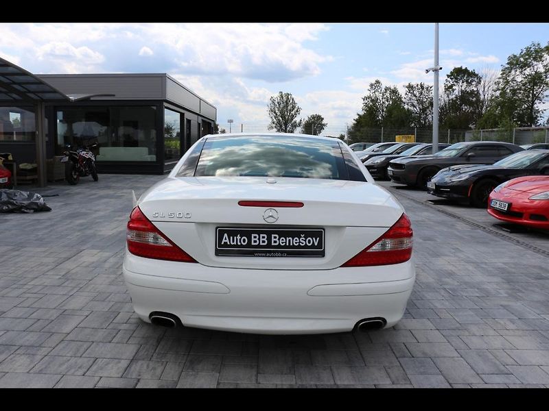 Mercedes-Benz SL 500 V8, facelift, 390 PS - fotka 5 z 44