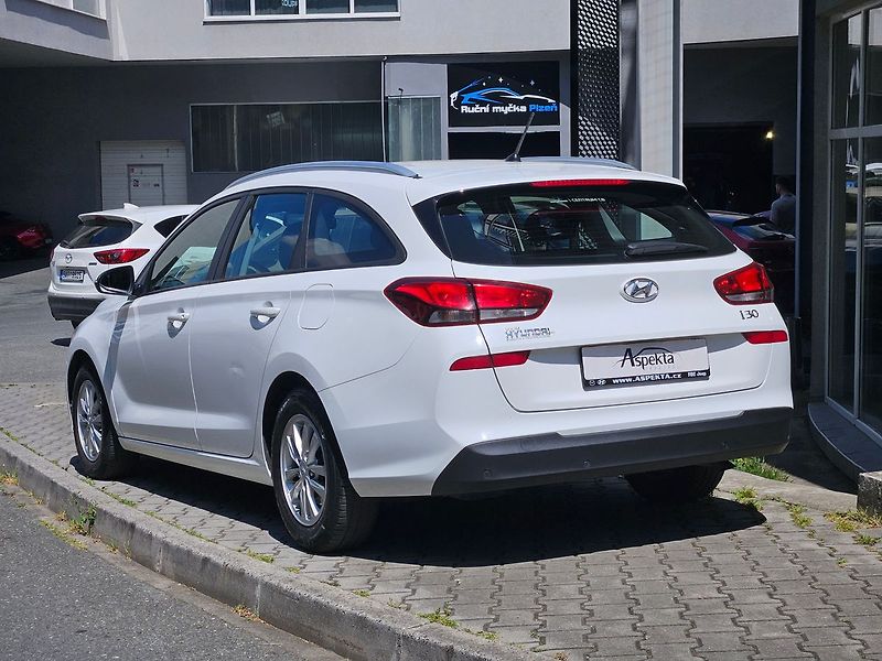 Hyundai i30 1,6 CRDi DPH Trikolor Comfort - fotka 3 z 36