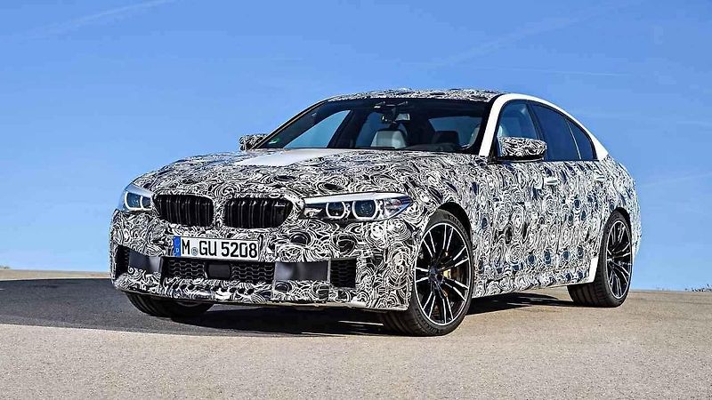 Prozatím maskované BMW M5.