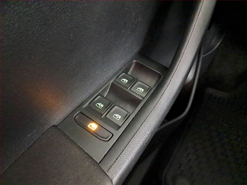 Škoda Fabia (2015) 1.2 TSI, Tempomat - fotka 18 z 20