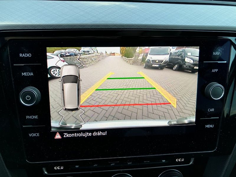Volkswagen Passat Variant (2020) 2.0TDI 110kW DSG EL.TZ,NAVI - fotka 26 z 28