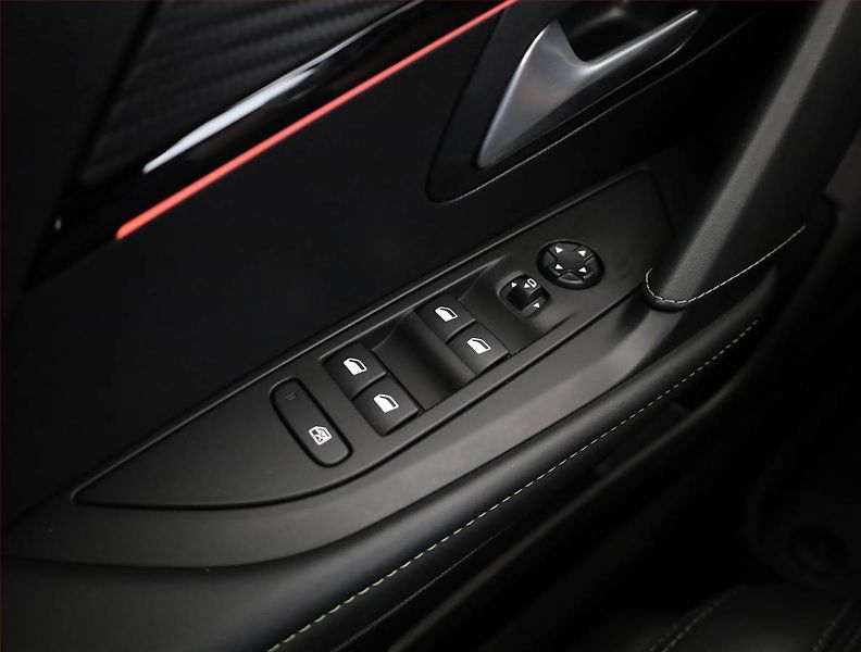Peugeot 208 (2021) e-GT 50 kWh, SoH 99%, Automat - fotka 18 z 24
