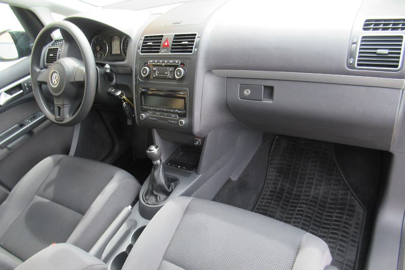 Volkswagen Touran 1.6 TDI AUT. KLIMA TAŽNÉ - fotka 16 z 26