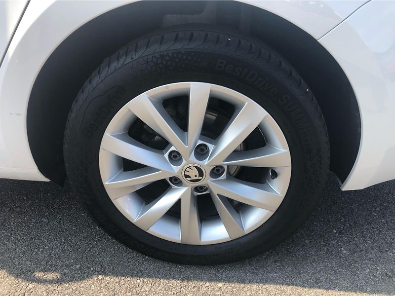 Škoda Octavia Combi 1.5 TSI G-Tec DSG - fotka 14 z 29
