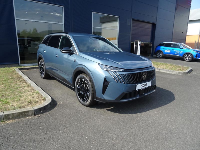 Peugeot 5008 (2026) GT Hybrid 145k e-DCS6 - fotka 1 z 49