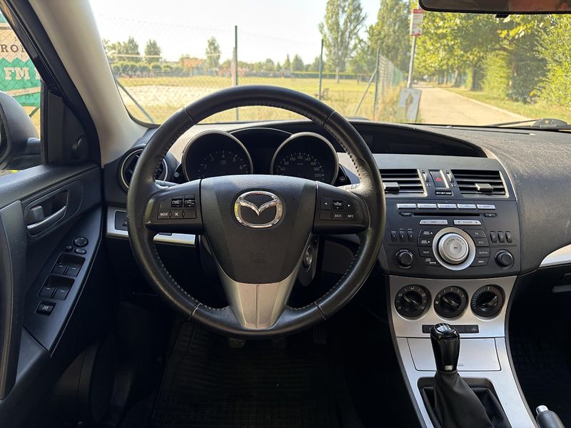 Mazda 3 1.6 Center-Line - fotka 21 z 28