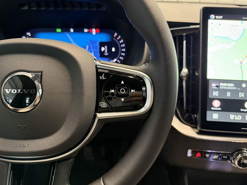 Volvo XC90 (2026) B5 2.0L 250+14k AT8 AWD PLUS D - fotka 3 z 22
