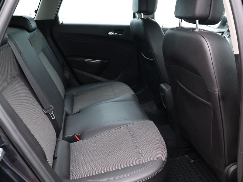 Opel Astra 1.7 CDTi 81kW Cosmo tažné - fotka 12 z 24
