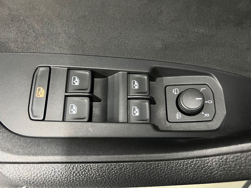 Škoda Kodiaq 2.0 TDI DSG 4X4 SPORTLINE, ACC - fotka 28 z 32