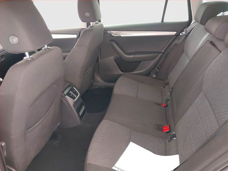 Škoda Octavia (2014) Greenline 1.6 TDI, Serv.kniha - fotka 10 z 19