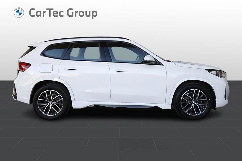 BMW X1 sDrive18d - fotka 4 z 25