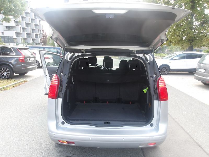 Peugeot 5008 1,6i KŮŽE, PĚKNÝ ! - fotka 23 z 29