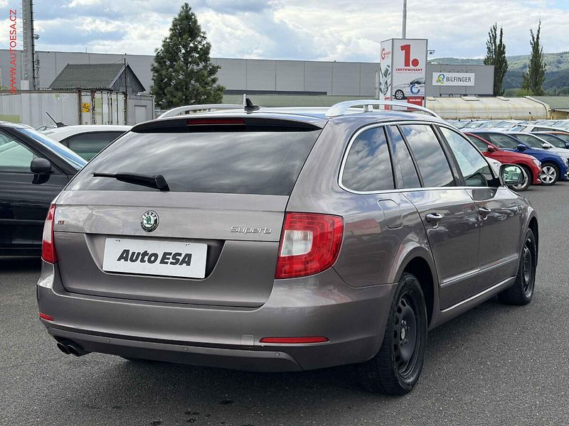 Škoda Superb (2012) 2.0 TDi, Elegance, DSG - fotka 4 z 18
