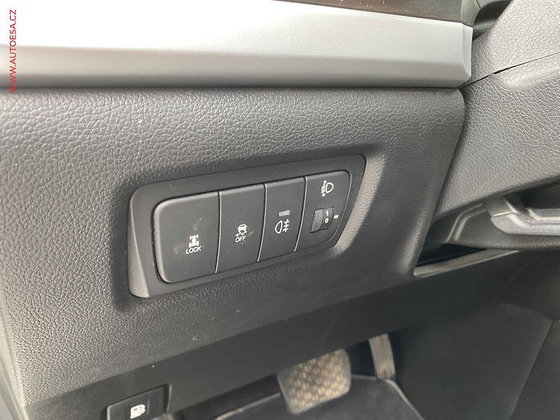 SsangYong Korando (2015) 2.0 TD 4x4, AT, TZ, kůže - fotka 15 z 16