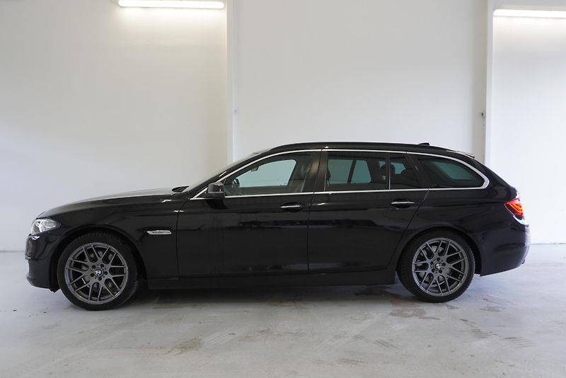 BMW Řada 5  3,0 XDRIVE FACELIFT AUTOMAT - fotka 8 z 29