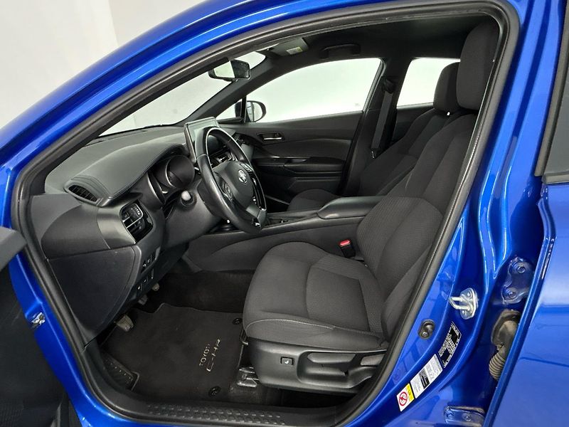 Toyota C-HR Active - fotka 7 z 27