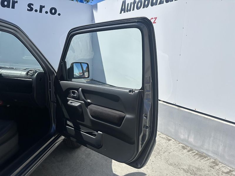 Suzuki Jimny (2006) 1.3i 63KW KLIMA  - fotka 10 z 18