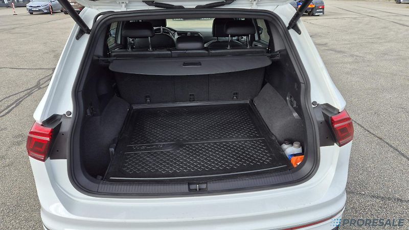 Volkswagen Tiguan R-LINE 4MOTION 2.0 TDI - fotka 13 z 19