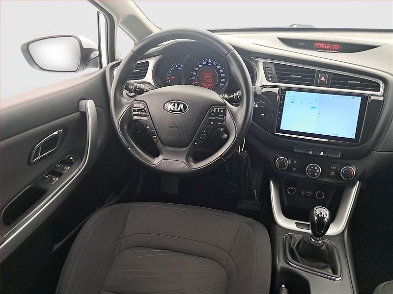 Kia Ceed (2017) 1.6 GDI, Serv.kniha, Tempomat - fotka 7 z 18