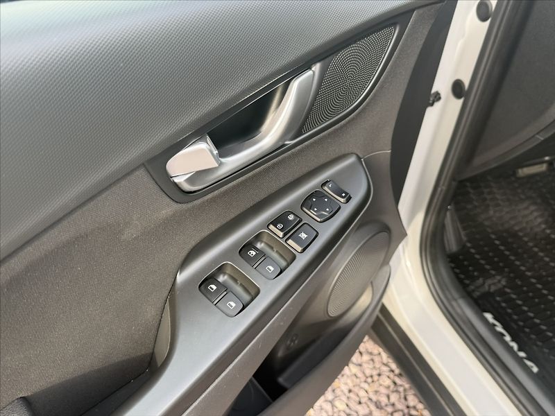 Hyundai Kona 1,6 T-GDI 145kW Smart DTC - fotka 6 z 23