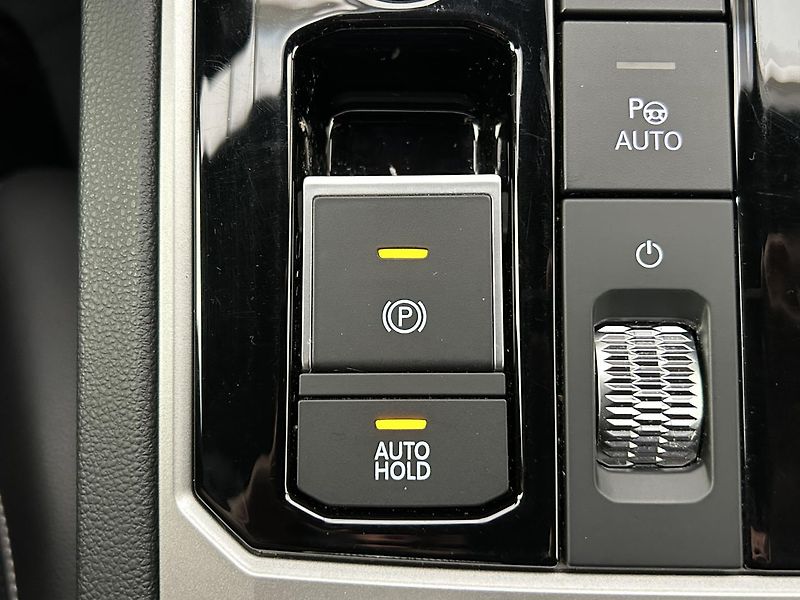 Volkswagen Touareg 3.0 TSI 4x4 R-Line - fotka 19 z 34