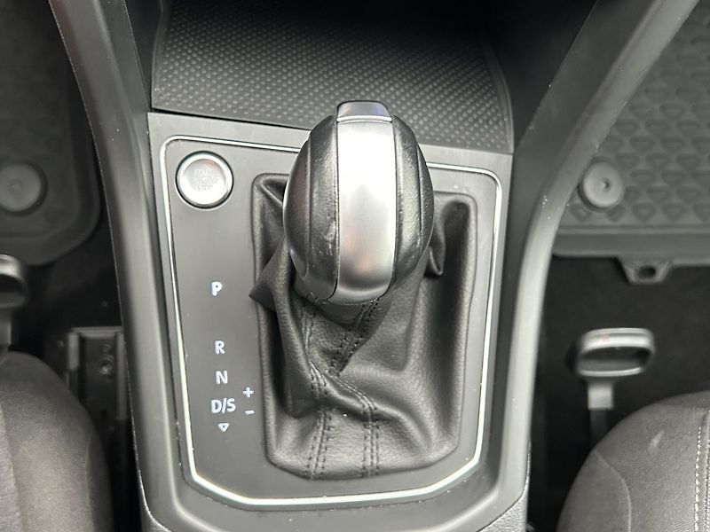 Volkswagen Touran 2.0 TDi Marathon  edition - fotka 16 z 26