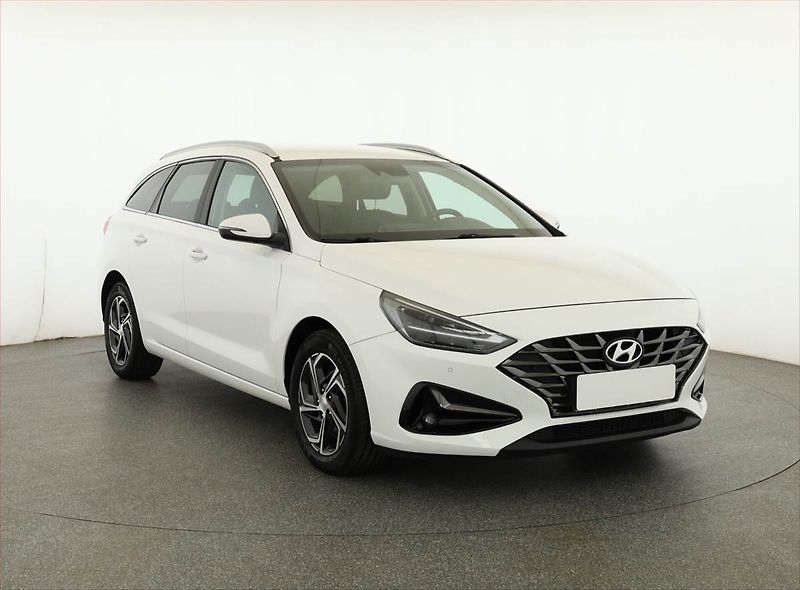 Hyundai i30 (2022) 1.0 T-GDI, ČR,1.maj - fotka 1 z 19