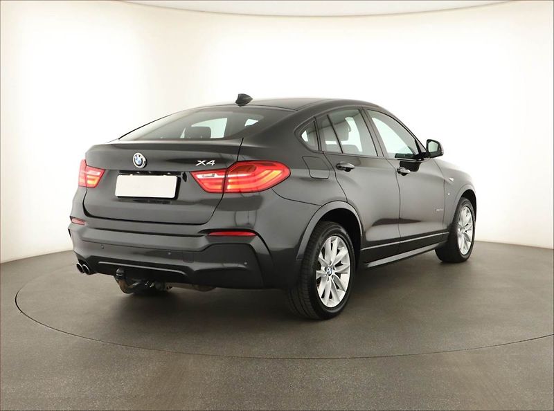 BMW X4 (2018) xDrive30d - fotka 5 z 22