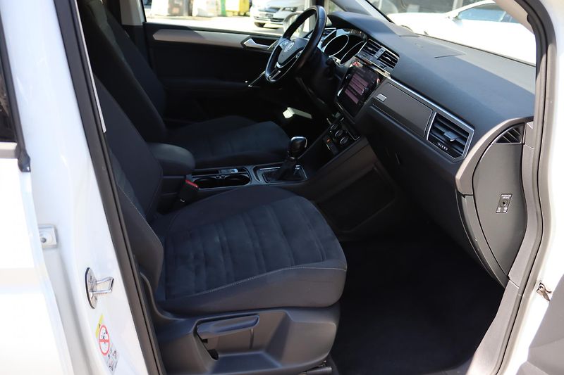 Volkswagen Touran 2.0TDI DSG 110kW - fotka 47 z 50