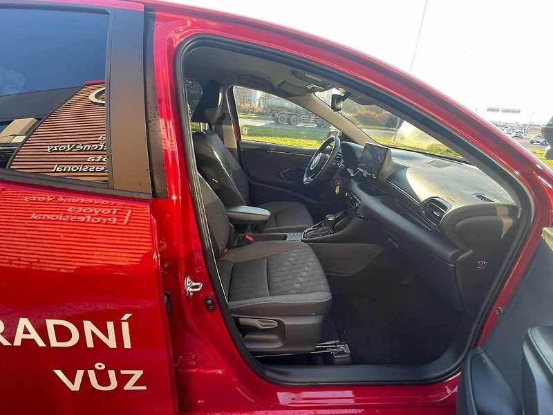 Toyota Yaris 1.5 Hybrid 116k automat Style - fotka 26 z 28