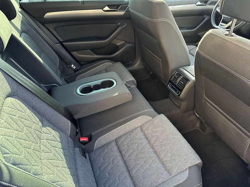 Volkswagen Passat (2023) Variant 2.0 TDI 4x4 DSG Busine - fotka 10 z 34