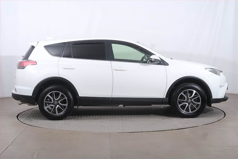 Toyota RAV4 (2016) 2.0 VVT-i, 4X4, Serv.kniha - fotka 6 z 19