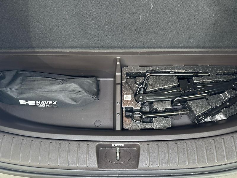 Hyundai Santa Fe Premium Luxury 4x4 AT - fotka 26 z 33