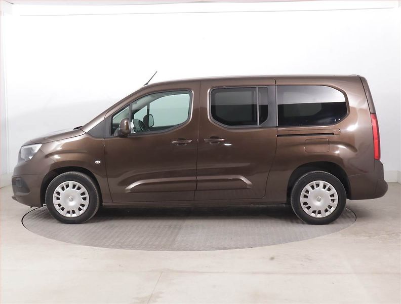 Opel Combo (2020) Maxi Edition 1.2 Turbo, 7Míst - fotka 3 z 17